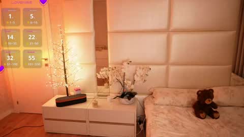 Lilly Colins online show from 04.12.26