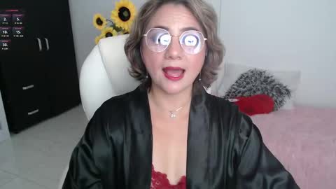 Snapshot of lilly_milf chatting on 02.22.25 Lilly online show from 02.22.25