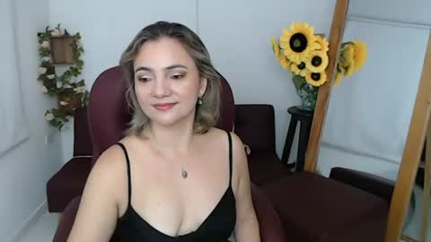 Snapshot of lilly_milf chatting on 07.17.26 Lilly online show from 07.17.26