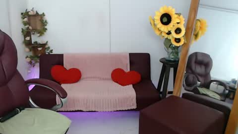 Snapshot of lilly_milf chatting on 07.24.26 Lilly online show from 07.24.26