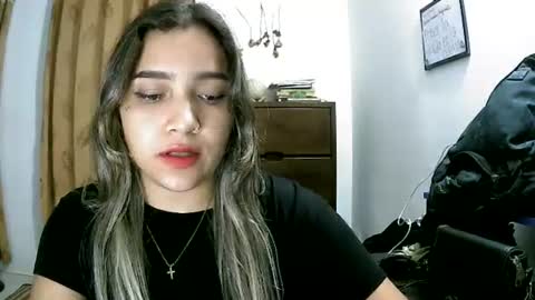 Snapshot of lilly_ocean22 chatting on 06.25.26 Sey - Lilly online show from 06.25.26
