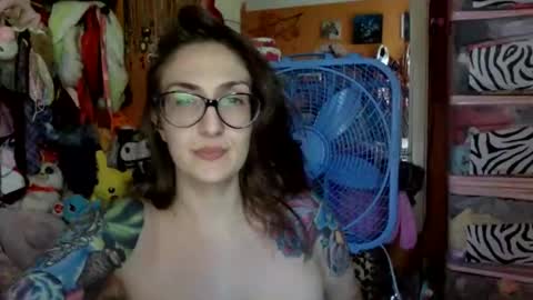 hi guys im back on here 3 online show from 10.18.25