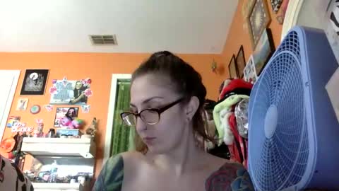 hi guys im back on here 3 online show from 04.15.26