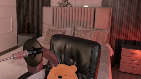 Lilly Ortiz online show from 02.17.26