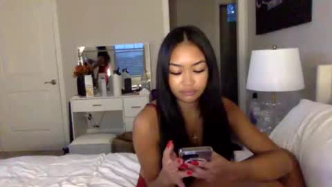 Snapshot of lillyxbella chatting on 11.13.25 lillyxbella online show from 11.13.25