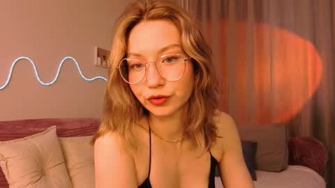 Snapshot of lilosims chatting on 09.19.25 Lilo online show from 09.19.25