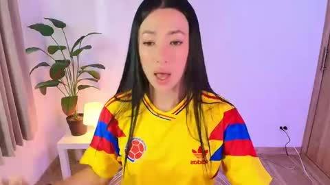 Snapshot of lily_evans_ chatting on 06.17.26 just lily online show from 06.17.26