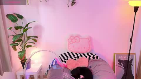 Snapshot of lily_evans_ chatting on 07.23.26 just lily online show from 07.23.26