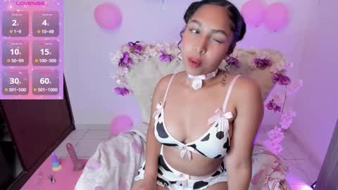 lily_honey_eyes online show from 10.22.25