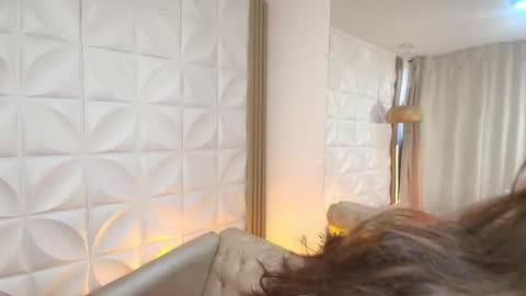 Lily Lauren online show from 11.21.25