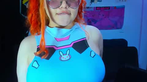 Snapshot of lily_stone04 chatting on 10.22.25 lily_stone04 online show from 10.22.25