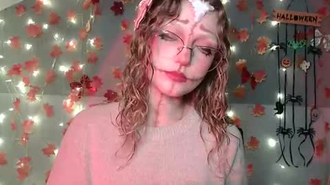 Snapshot of lily_tayberry chatting on 10.21.25 small lily online show from 10.21.25