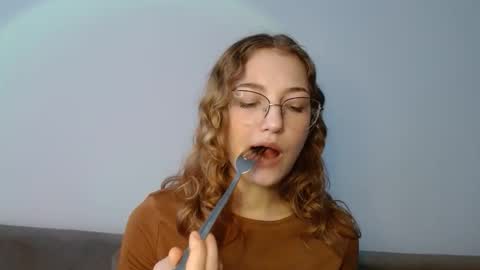 small lily online show from 03.15.26