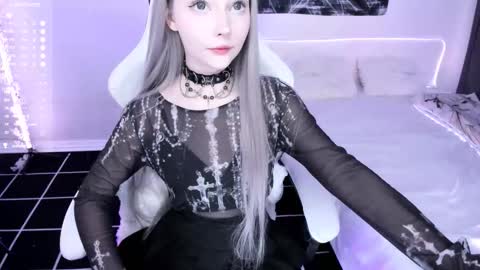 Snapshot of lily_weep chatting on 11.15.25 Lily online show from 11.15.25