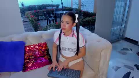 Snapshot of lilyangell chatting on 06.13.26 Lili online show from 06.13.26