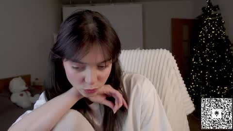 Snapshot of lilyewing_ chatting on 12.19.24 Lily   online show from 12.19.24