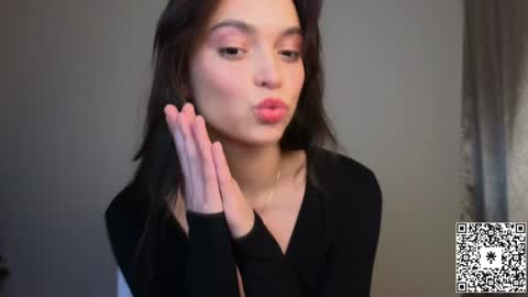 Snapshot of lilyewing_ chatting on 01.20.25 Lily   online show from 01.20.25