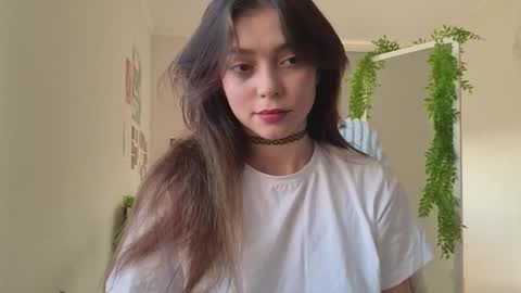 Snapshot of lilyewing_ chatting on 09.10.25 Lily   online show from 09.10.25