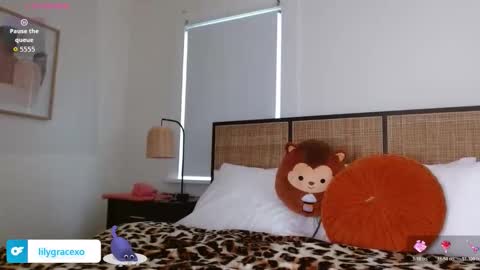 Lily Grace online show from 11.22.25