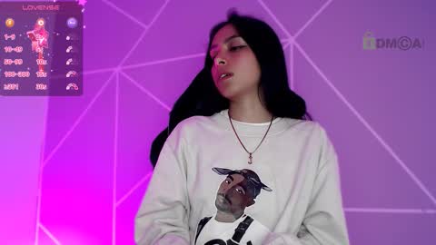 Snapshot of lilylouisee_ chatting on 10.11.25 Liliana louise online show from 10.11.25