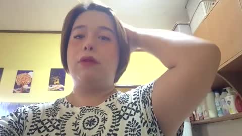 Snapshot of lilysette chatting on 05.18.26 lilysette online show from 05.18.26