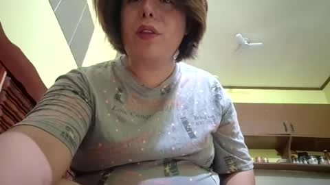 Snapshot of lilysette chatting on 06.27.26 lilysette online show from 06.27.26