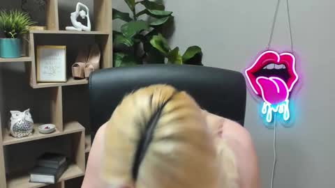 Snapshot of lilysweetxo chatting on 03.04.26 Lily online show from 03.04.26