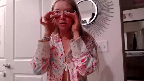 Lily Monroe online show from 01.08.26