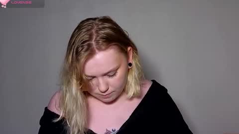 Snapshot of lime_cat chatting on 09.22.25 lime cat online show from 09.22.25