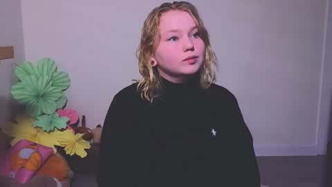 Snapshot of lime_cat chatting on 10.09.25 lime cat online show from 10.09.25