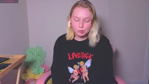 Snapshot of lime_cat chatting on 10.10.25 lime cat online show from 10.10.25