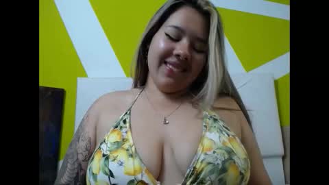Snapshot of lina_browm chatting on 02.10.25 Lina Browm online show from 02.10.25