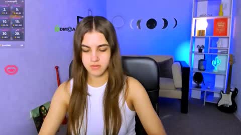 lina_fox12 online show from 11.25.25