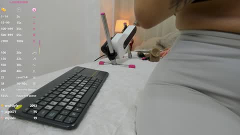 Snapshot of lina_garcia chatting on 03.02.25   online show from 03.02.25
