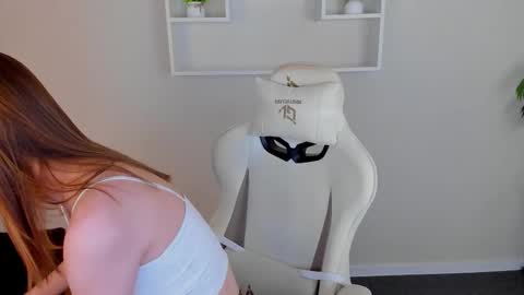 Snapshot of lina_reeds chatting on 10.13.25 LINA online show from 10.13.25