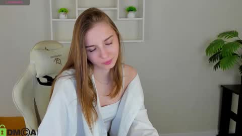 Snapshot of lina_reeds chatting on 10.15.25 LINA online show from 10.15.25