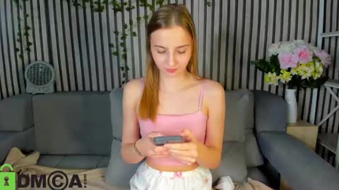 Snapshot of lina_reeds chatting on 11.12.25 LINA online show from 11.12.25