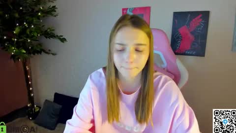 Snapshot of lina_reeds chatting on 12.15.25 LINA online show from 12.15.25