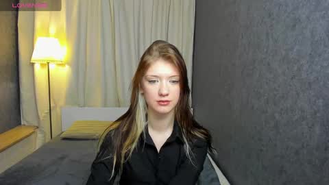 Snapshot of lina_vi chatting on 12.19.24 Lina online show from 12.19.24