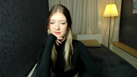 Snapshot of lina_vi chatting on 12.22.24 Lina online show from 12.22.24