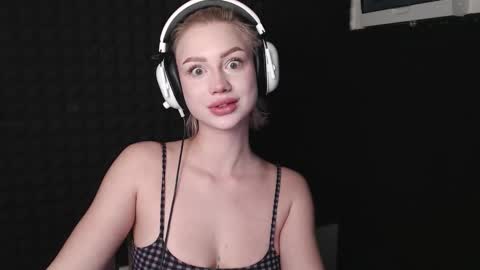 linacute52 online show from 11.09.25