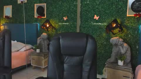 Lina  online show from 10.25.25