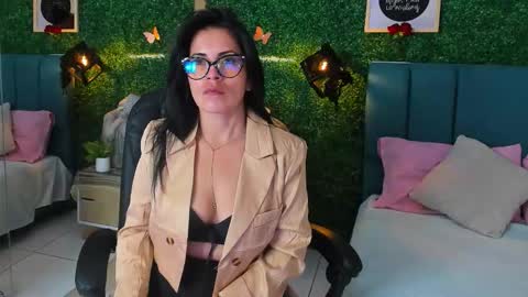 Lina  online show from 11.12.25