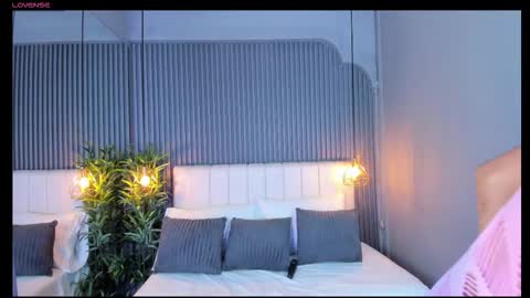 LinaGlam online show from 11.11.25