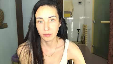 LinaLivee online show from 12.04.25