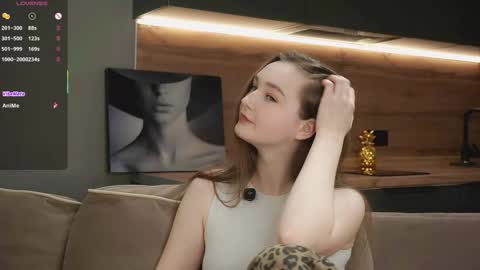 Snapshot of linalure chatting on 11.18.25 Lina online show from 11.18.25