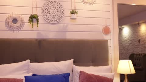 LinaReese online show from 12.28.24