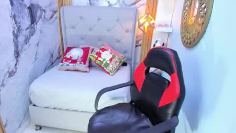 L I N A  online show from 12.01.25