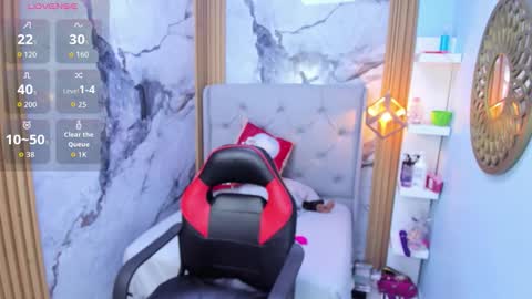 L I N A  online show from 12.03.25