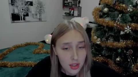 Snapshot of linatruly chatting on 12.16.24 Lina online show from 12.16.24